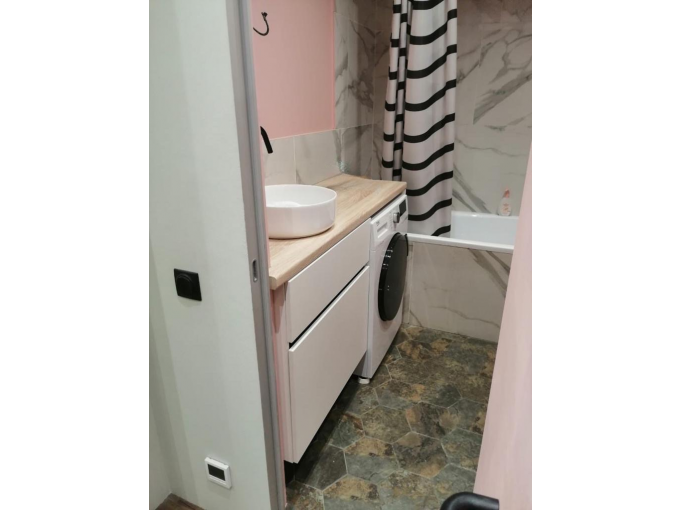 Мебель для ванной в розовом цвете - фото - 4