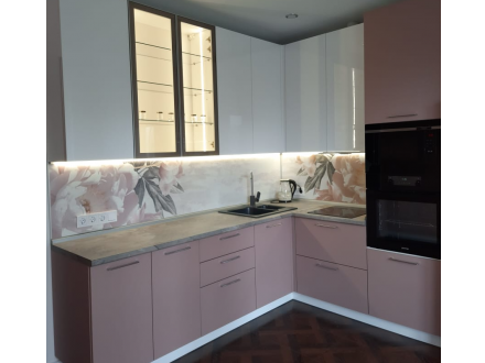 Розово-белый кухонный гарнитур - фото - 1