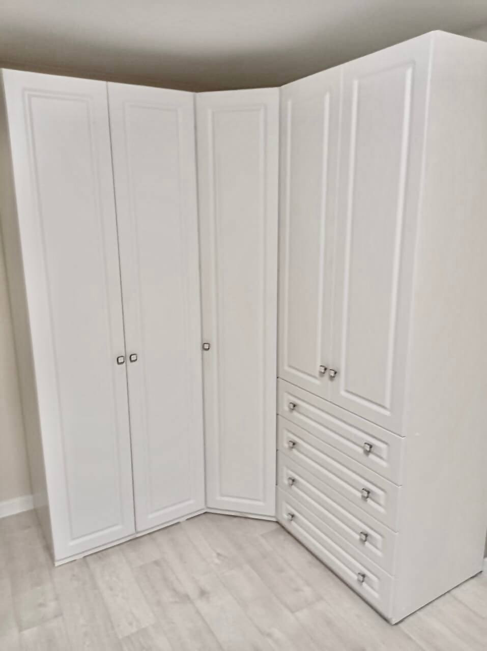 Белый угловой шкаф-гардеробная - фото - 1